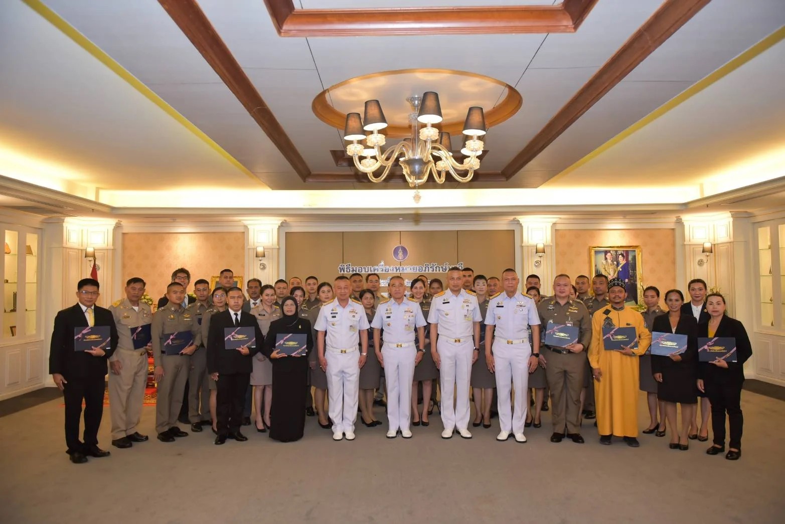 อภิรักษ์นาวี